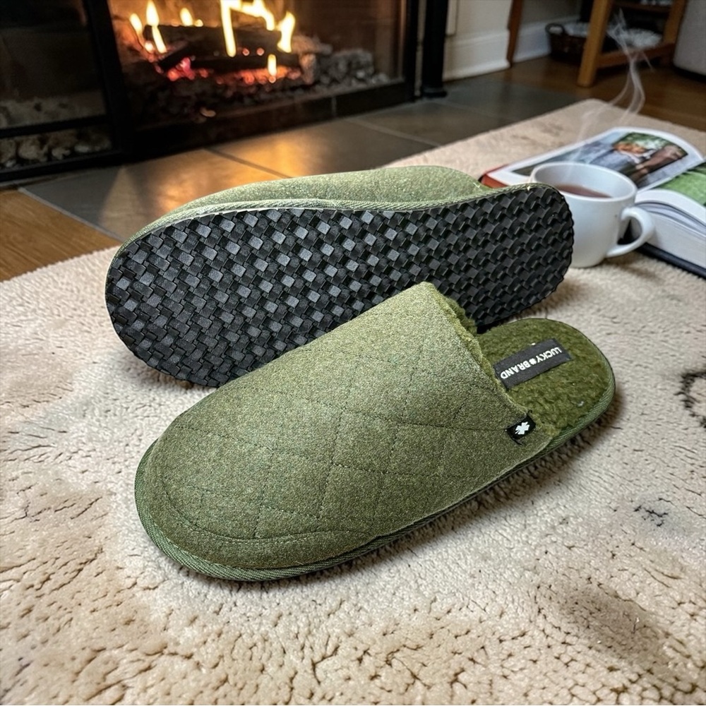 Lucky Brand Green Unisex Quilted Slide-On Slippers Mens 7-8, Women’s 8.5-9.5
